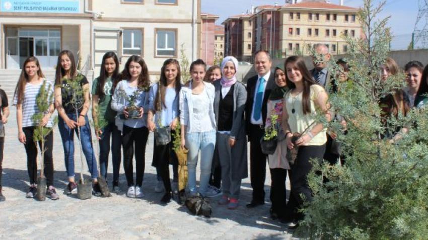Ürgüp Şehit Polis Fevzi Başaran Ortaokulu Bahçesi Ağaçlandırıldı