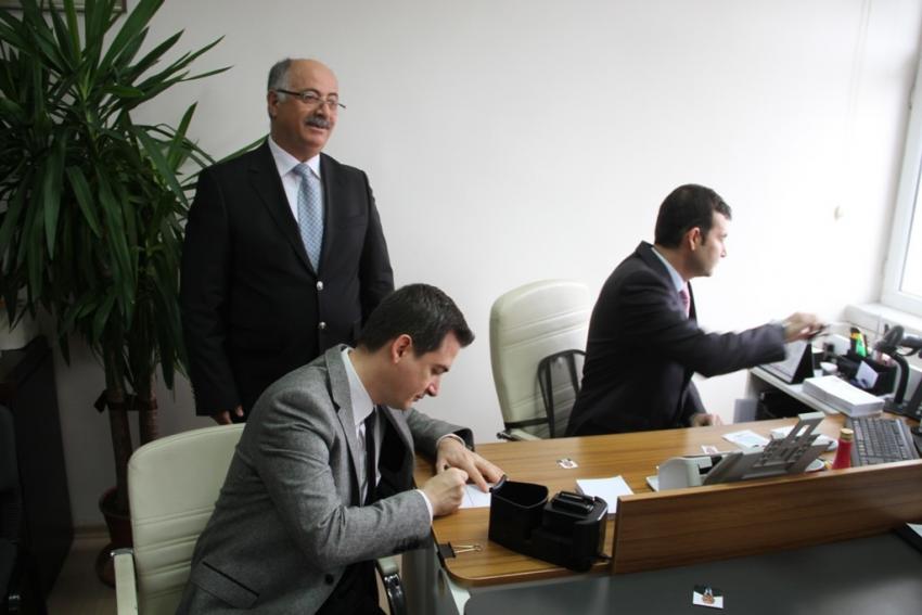 Yeni Kimlik Kartına İlk Başvuru Kaymakamdan