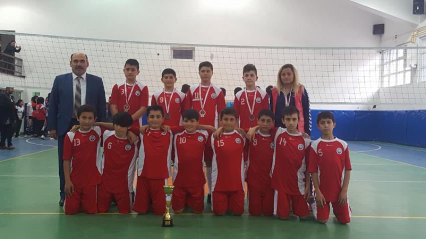 İmam Hatip Ortaokulu Voleybolda Nevşehir İl 2.si oldu
