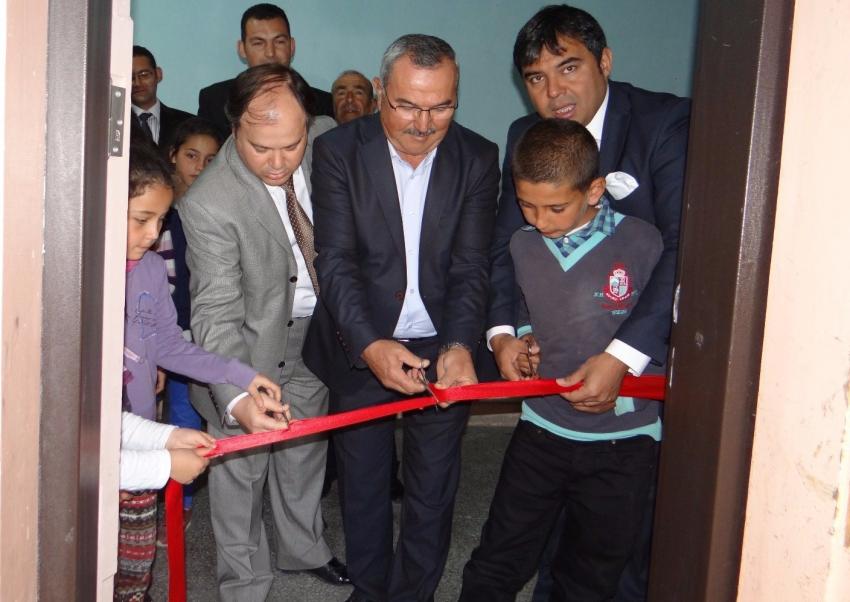 Ticaret Odası Başdere Ortaokuluna Fen Laboratuvarı Hediye Etti