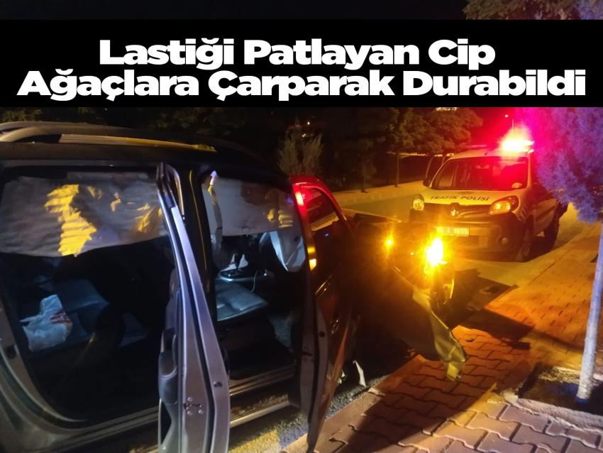 Lastiği Patlayan Cip Ağaçlara Çarparak Durabildi