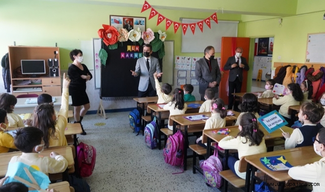 Kaymakam Maraşlı Mehmet Dinler İlkokulunda Karne Dağıttı