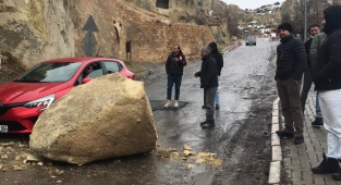 Göreme Açık Hava Müzesi Yoluna Dev Kaya Parçası Düştü
