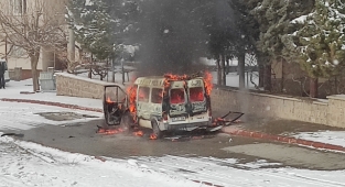 Çıkan Yangında Minibüs Kullanılamaz Hale Geldi (videolu haber)