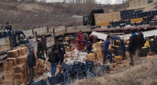Freni Patlayan Limon Yüklü Tır Kaza Yaptı