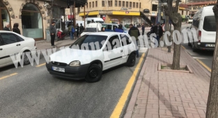 Otomobil karşıdan karşıya geçen yayaya çarptı