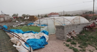 Sarıhıdır köyünde seralar fırtınadan zarar gördü
