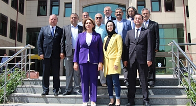 Türkiye'nin İlk ve Tek Kadın SMMM Oda Başkanı Filiz Sayın Mazbatasını Aldı