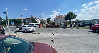 Kavşakta Kaza Meydana Geldi