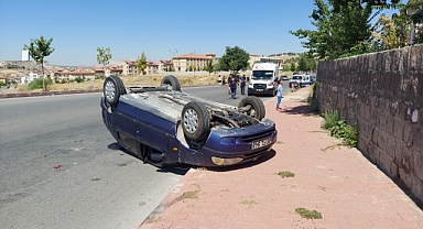 Kontrolden Çıkan Araç Takla Attı