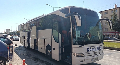 Seyir halindeki otobüsün motoru alev aldı