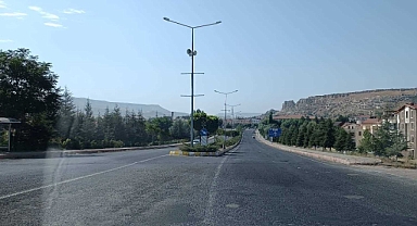 Vatandaşlar bu yolun başlayan sıcak asfalt çalışmalarına dahil edilmesini istiyor
