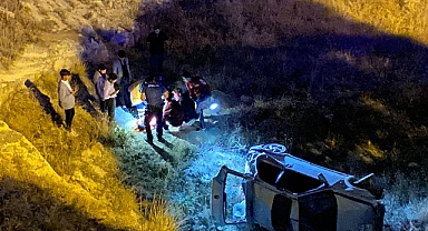 Virajı Alamayan Otomobil Şarampole Uçtu 3 Yaralı