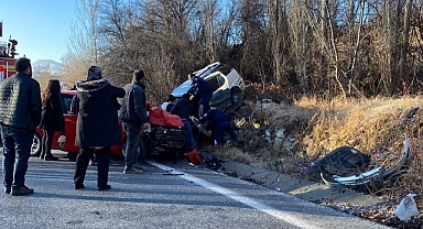Trafik kazası meydana geldi; 1 Ölü 4 Yaralı