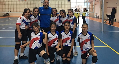 Şehit Polis Fevzi Başaran Ortaokulu Voleybol Takımı Nevşehir İl Birincisi Oldu