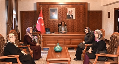 Vali Becel'e İHH Kadın Kolları Başkanlığı'ndan ziyaret
