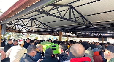 Depremde Enkaz Altında Kalan Genç Rehber Gözyaşları İçerisinde Toprağa Verildi