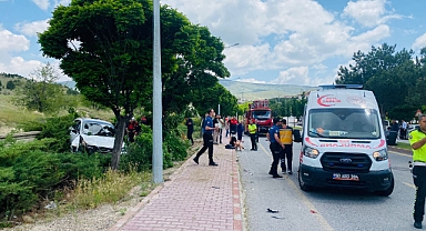 Trafik Kazası Meydana Geldi; 4 Hafif, 1 Ağır Yaralı