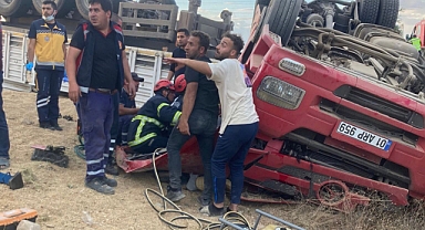 Avanos’ta buğday yüklü kamyon devrildi: 1 ölü