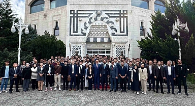 Nevşehirli gençler Genç Nevşehirliler Derneği'nin kahvaltı programında buluştu