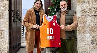 Galatasaraylı voleybolcu Ayçin Akyol Kapadokya'da