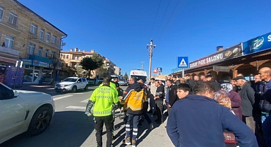 Motosikletle Otomobil Çarpıştı 1 Yaralı