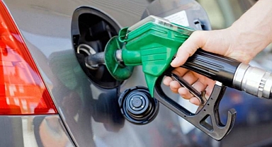Benzine bu gece yarısında itibaren indirim geliyor