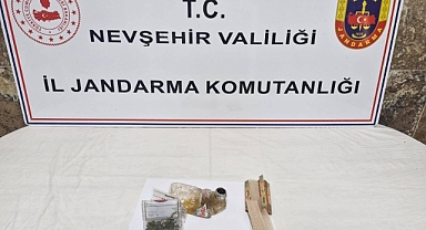 Şüpheli Araçtan Madde ve İçim Aparatı Çıktı