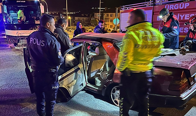 Ürgüp'te Feci Kaza: Otomobil ile Otobüs Çarpıştı