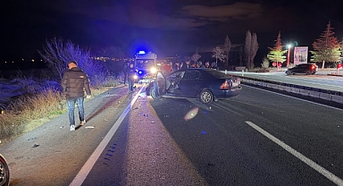 Otomobil Traktöre Arkadan Çarptı