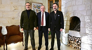 Vali Ali Fidan’dan Dinler Ailesine Plaket