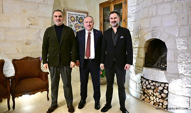 Vali Ali Fidan’dan Dinler Ailesine Plaket