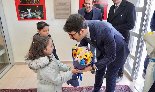 Ürgüp Kaymakamı Coşkun, öğrencilerin karne sevincine ortak oldu