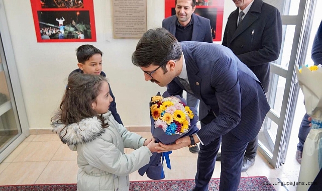 Ürgüp Kaymakamı Coşkun, öğrencilerin karne sevincine ortak oldu