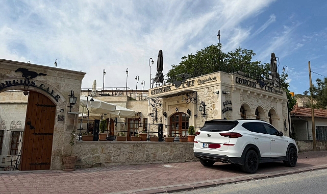 Kaldırıma Park Eden Araçlar Yayaları Olumsuz Etkiliyor 