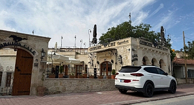 Kaldırıma Park Eden Araçlar Yayaları Olumsuz Etkiliyor