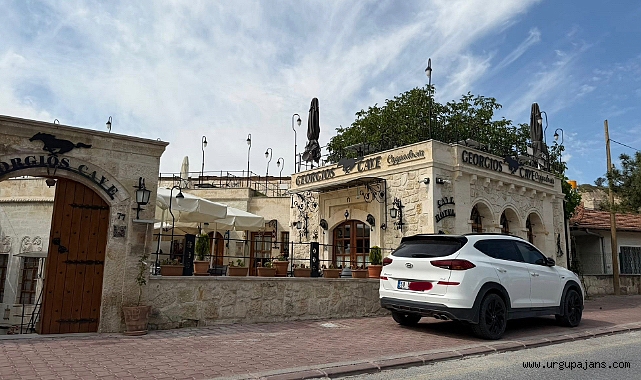 Kaldırıma Park Eden Araçlar Yayaları Olumsuz Etkiliyor