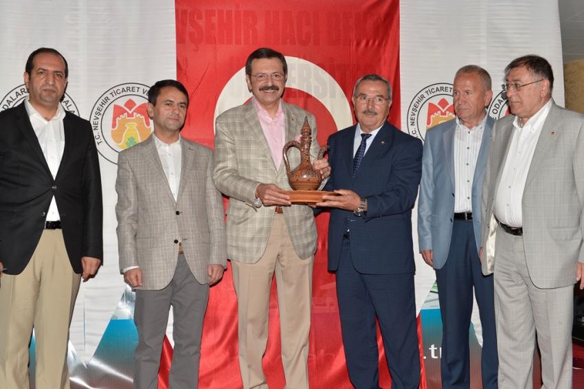 Ahmet Aydın’dan Çiftçi ve Hisarcıklıoğlu’na Hediye Takdimi