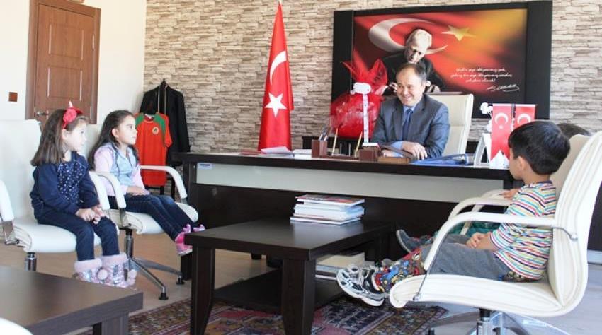 Minik Öğrencilerin Öğretmenler Günü Ziyareti