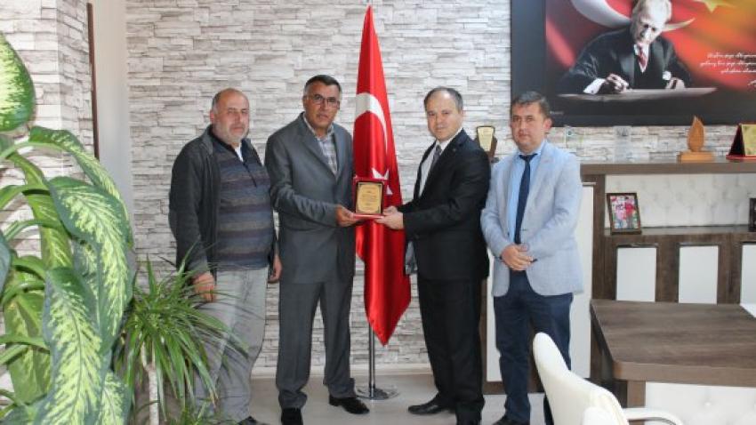 Hayırsever Hasan Hüseyin Kızılkaya´ya Teşekkür Plaketi
