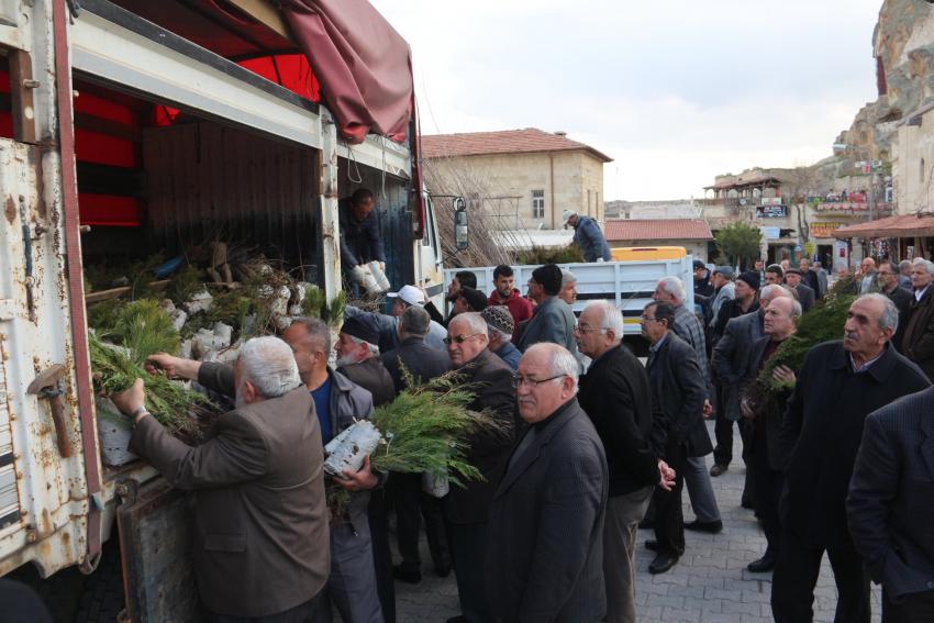 Ortahisar Belediyesi Tarafından 8.500 Ücretsiz Fidan Dağıtıldı