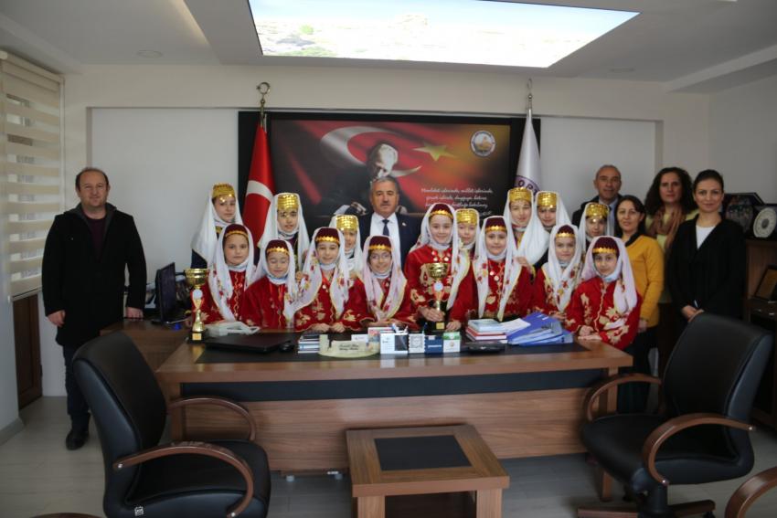 Başkan Genç, Şampiyon Öğrencileri Ağırladı