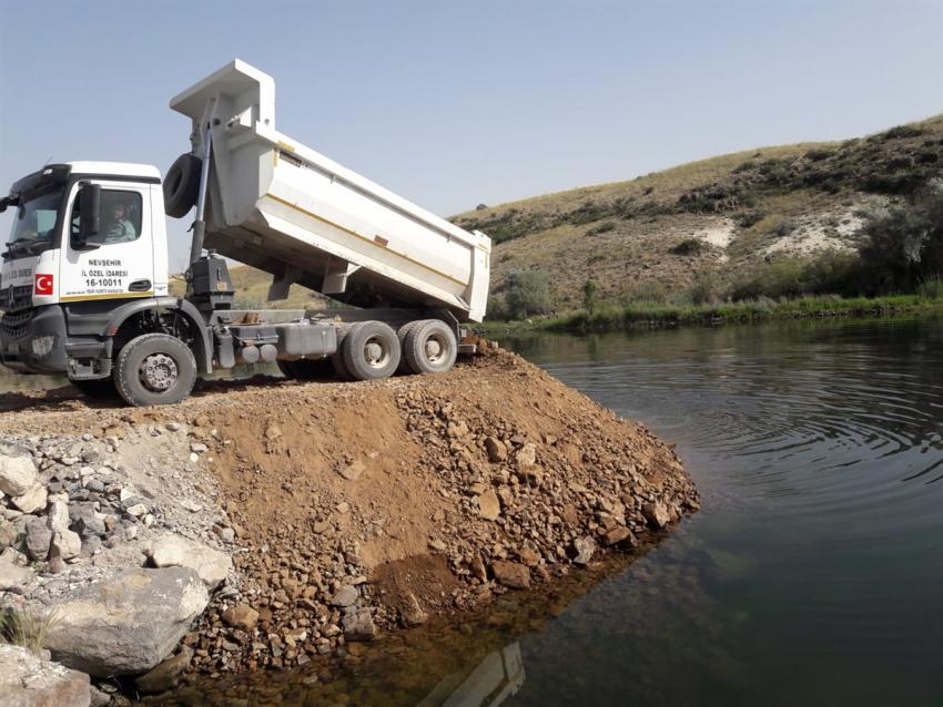 Sofular Köyü arazi sulaması için kanal çalışması yapılıyor