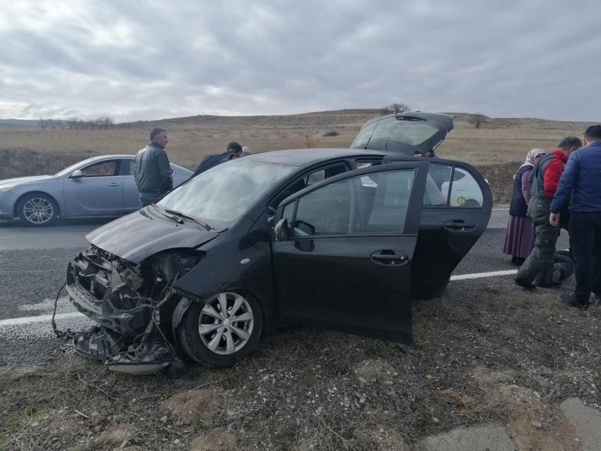 Tekeri Patlayan Araç Kontrolden Çıktı 1 Yaralı