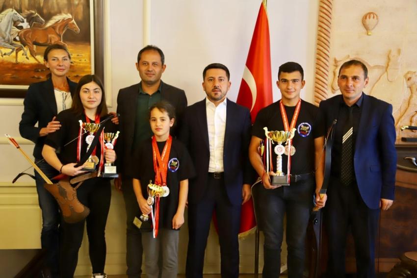 Nevşehir Belediye Başkanı Arı Ürgüplü Sporcuları Konuk Ederek Tebrik etti