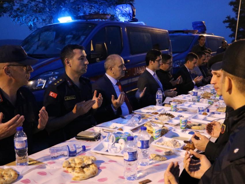 Sarıyazı Yol Kontrol ve Denetleme Noktasında İftar