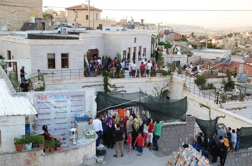 Aşk ve Mavi Dizisinin Konağı Ziyaretçi Akınına Uğruyor