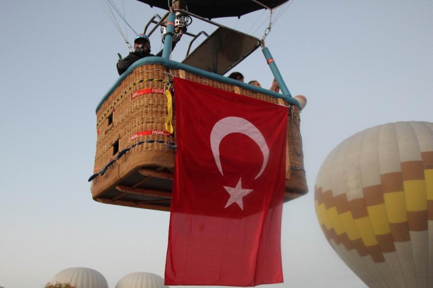 29 Ekim Cumhuriyet Bayramı coşkusu Kapadokya’da gökyüzünde yaşandı