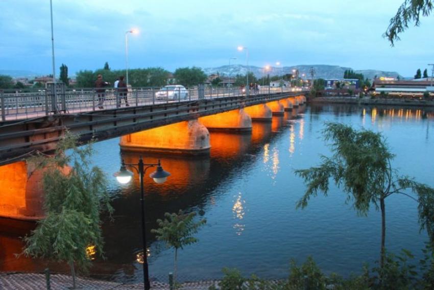 Avanos Taş Köprü Tamirat Dolayısıyla Trafiğe Kapatıldı