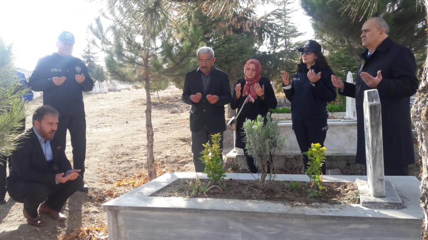 Şehit Özel Harekat Polisi Erol Öztürk Mezarı Başında Anıldı